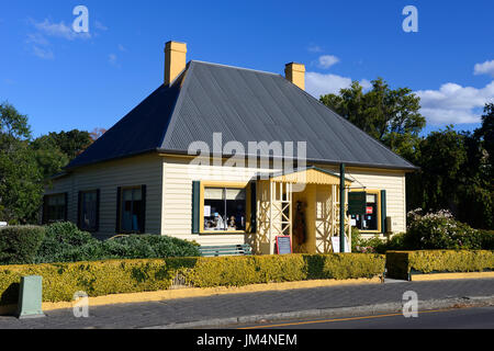 Geschenk-Shop "Ewe Nique" auf Bridge Street im historischen Dorf von Richmond in Tasmanien, Australien Stockfoto