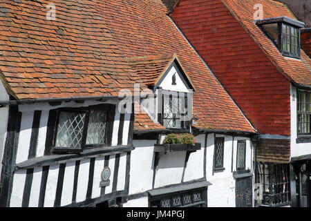 HASTINGS, UK - 22. Juli 2017: 16. Jahrhundert gerahmt und mittelalterliche Fachwerkhäuser in der Altstadt von Hastings Stockfoto