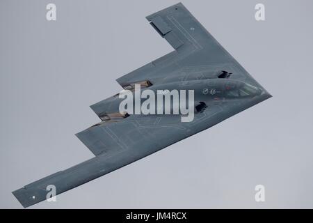 Northrop Grumman B-2 Stealth Bomber Fliege Vergangenheit an der Royal International Air Tattoo anlässlich des 70. Jahrestages der USAF durchführen Stockfoto