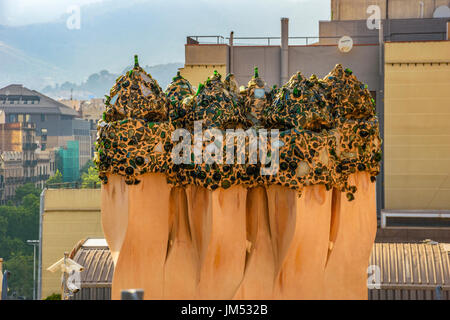 Casa Milla, Details der Fassade des Hauses durch den Architekten Antonio Gaudi, 22. Mai 2016 in Barcelona, Spanien Stockfoto