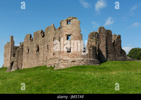 Brough Castle im Eden Valley in Cumbria, England. Die Burg wurde von den Normannen und die Ursprünge der Bergfried aus dem frühen 12. Jh. gegründet. Stockfoto