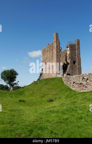 Brough Castle im Eden Valley in Cumbria, England. Die Burg wurde von den Normannen und die Ursprünge der Bergfried aus dem frühen 12. Jh. gegründet. Stockfoto