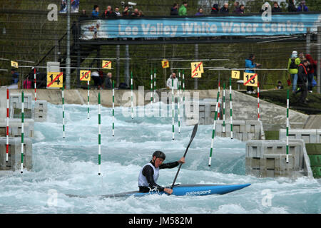 Ciaran Lee Edwards konkurriert bei Lee Valley White Water Centre bei britischen Auswahl für das Team GB für europäischen und Weltmeisterschaften. Stockfoto