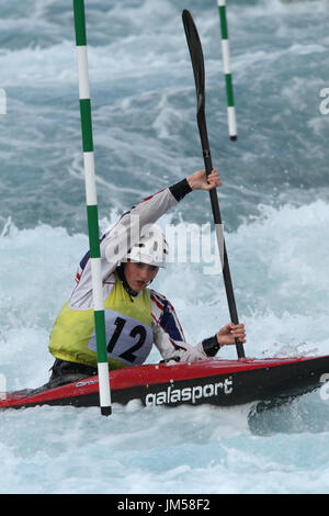 Rebecca Ogilvie konkurriert bei Lee Valley White Water Centre bei britischen Auswahl für das Team GB für europäischen und Weltmeisterschaften. Stockfoto