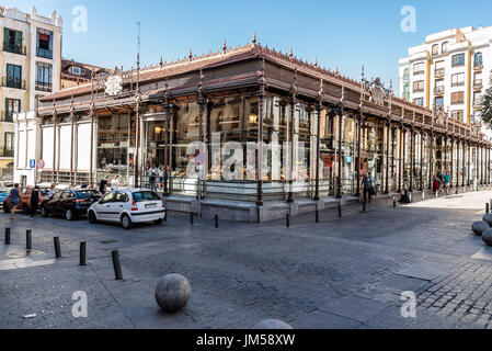 Madrid, Spanien - 2. Juli 2017: Markt San Miguel San Miguel Markt ist der beliebteste Markt in Madrid unter den Touristen, da es in der Cent befindet. Stockfoto