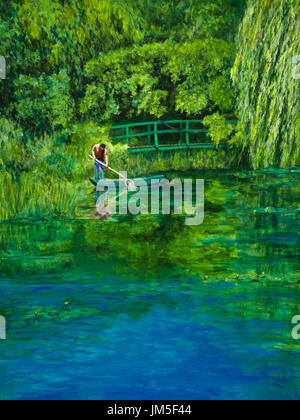 In Monets Seerosenteich, überfliegt ein Gärtner Blätter aus dem Wasser. Stockfoto