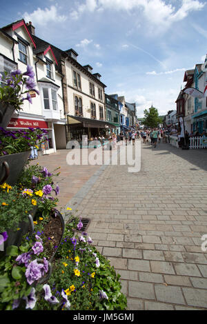 Stadt Keswick, England. Malerische Sommer Blick auf Keswick Main Street. Stockfoto