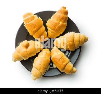 Leckere Butter Croissants auf Platte isoliert auf weißem Hintergrund. Stockfoto