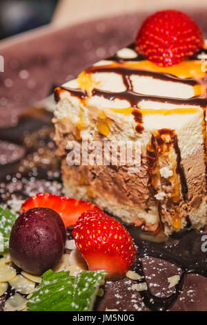 Torte mit Erdbeeren Stockfoto