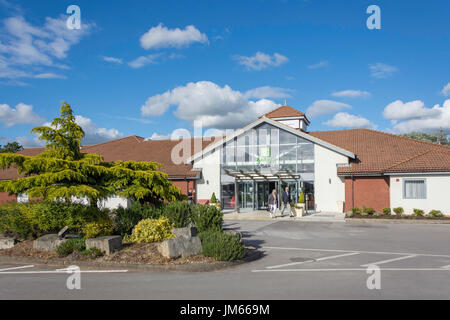 Eingang zum Hotel Holiday Inn Express Portsmouth Nord-, östlichen Rd, Farlington, Portsmouth, Hampshire, England, Vereinigtes Königreich Stockfoto