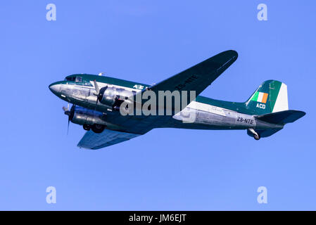 1943 Aer Lingus Douglas DC-3 ZS-NTE in vierziger Jahre Livree wiederhergestellt. Stockfoto