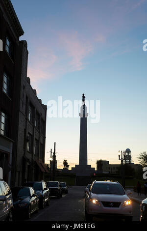 Robert E Lee Statue in Lee Circle, New Orleans. April 2017 wurde die Statue entfernt 19. Mai 2017 aufgenommen. Stockfoto