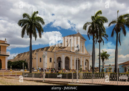 Die IGLESIA PARROQUIAL DE LA SANTÍSIMA TRINIDAD befindet sich auf dem PLAZA MAYOR - TRINIDAD, Kuba Stockfoto