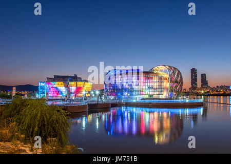 SEOUL - 26. SEPTEMBER: Bunte Seoul schwimmende Insel. Es ist eine künstliche Insel im Han-Fluss. Foto aufgenommen am September 26,2015 in Seoul, S Stockfoto