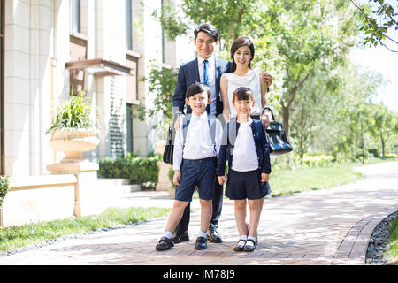 Porträt des jungen chinesischen Familienglück Stockfoto