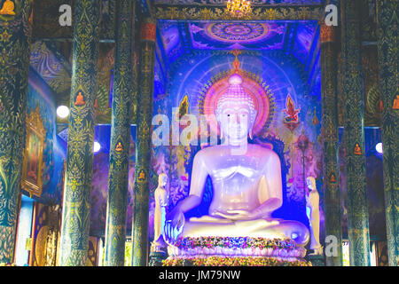 Chiang Rai, Thailand - 12. Juli 2017: Bild von Buddha im Inneren Heiligtum am Wat Rong Sua Ten oder blau-Tempel. Stockfoto