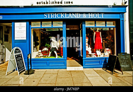 Strickland und Holt Yarn auf Tees Stockfoto