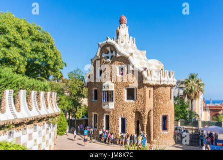 Barcelona-Catalunya Park Güell Barcelona Parc Güell Barcelona Eingang Träger lodge Casa del Guarda Touristen Barcelona Spanien Eu Europa Katalonien Stockfoto