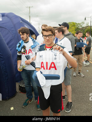 Harrison, Vereinigte Staaten von Amerika. 25. Juli 2017. Tottenham Hotspurs Fans besuchen Internation Champions Cup-Spiel zwischen Tottenham Hotspurs und AS Roma auf roten Bullen Arena Roma gewann 3-2 Credit: Lev Radin/Pacific Press/Alamy Live News Stockfoto