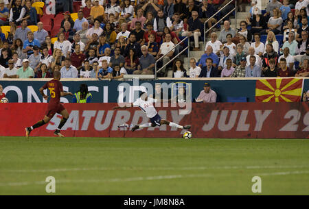 Harrison, Vereinigte Staaten von Amerika. 25. Juli 2017. Alli Dele (210) von Tottenham Hotspurs erreicht für Ball während Internation Champions Cup-Spiel gegen AS Roma auf roten Bullen Arena Roma gewann 3-2 Credit: Lev Radin/Pacific Press/Alamy Live News Stockfoto