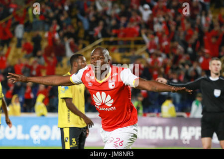 Bogota, Kolumbien. 25. Juli 2017. Independiente Santa Fe von Kolumbien und Fuerza Amarilla Ecuadors im Spiel für die zweite Phase wichtige 8, die Copa CONMEBOL Sudamericana 2017 Nemesio Camacho El Campin Stadium in Bogota Stadt Credit gespielt: Andres Moreno/Pacific Press/Alamy Live News Stockfoto