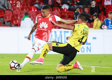 Bogota, Kolumbien. 25. Juli 2017. Independiente Santa Fe von Kolumbien und Fuerza Amarilla Ecuadors im Spiel für die zweite Phase wichtige 8, die Copa CONMEBOL Sudamericana 2017 Nemesio Camacho El Campin Stadium in Bogota Stadt Credit gespielt: Andres Moreno/Pacific Press/Alamy Live News Stockfoto