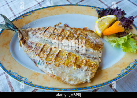 Gegrillte Makrele, Sozopol, Bulgarien Stockfoto