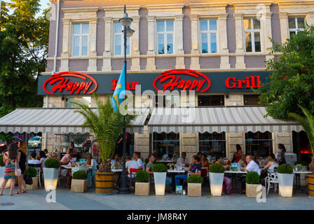 Happy Bar &amp; Grill, Slivinitsa Straße, Varna, Bulgarien Stockfoto