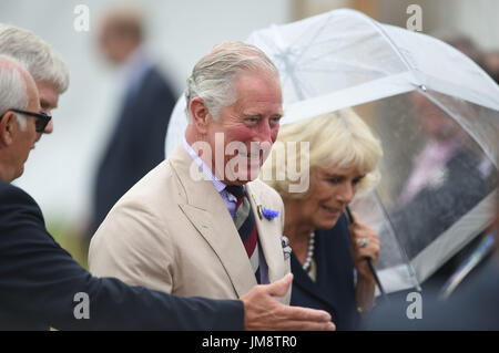 Der Prince Of Wales und der Herzogin von Cornwall besuchen der Sandringham Flower Show im Sandringham House in Norfolk. Stockfoto