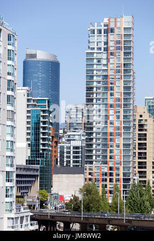 Die Brücke zum Davie Village, einem Wohnquartier in der Innenstadt von Vancouver (British Columbia). Stockfoto