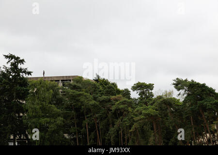 Teil des Sir Antony Gormleys Arbeit "3 X ein anderes Mal" auf dem Campus der UEA in Norwich. Stockfoto