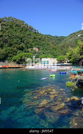 Der Strand von Paraggi in der Nähe von Portofino, Ligurien Stockfoto