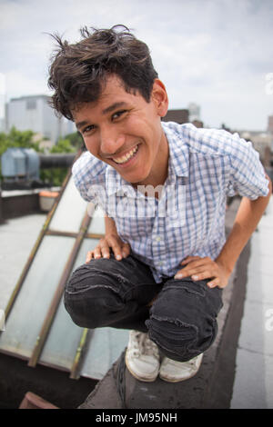 Junge brasilianische Studentin lebt in New York City Stockfoto