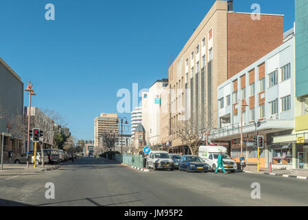 WINDHOEK, NAMIBIA - 15. Juni 2017: Eine Ansicht der Independence Avenue in Windhoek, der Hauptstadt von Namibia Stockfoto