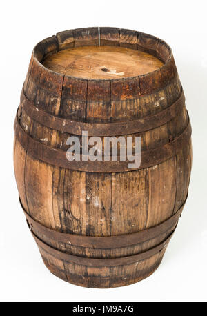 Alten Holzfaß auf weißem Hintergrund Stockfoto