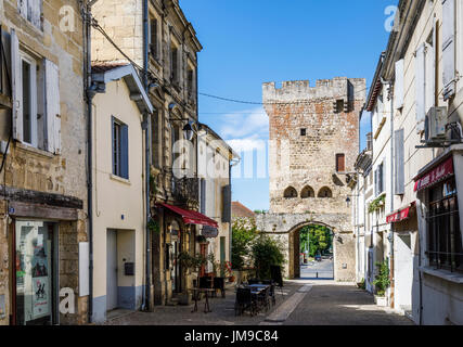La Porte De La Mer (River Gate) in der Stadtmauer von Cadillac, eine Gemeinde im Département Gironde in der Nouvelle-Aquitaine, Südwest-Frankreich Stockfoto