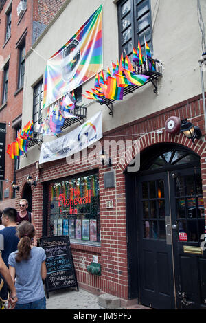 Stonewall Inn Gay Bar an der Christopher Street in Greenwich Village, New York - USA Stockfoto