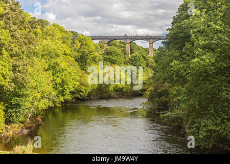 Pont Cysyllte Aquädukt unter Llangollen Kanal über den Fluss Dee in Vale von Llangollen in der Nähe von Trevor North Wales UK September 59802 Stockfoto