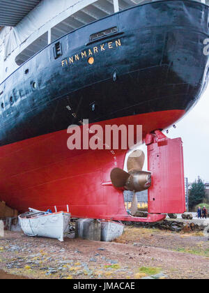 Die ehemaligen Küsten Express Kreuzfahrtschiff MS Finnmarken, größte Museum Artefakt der Welt, wird an der Hurtigruten Museum, Stokmarknes, Norwegen. Stockfoto