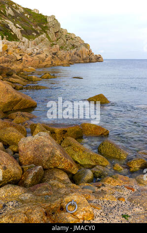 Penberth-Bucht in der Nähe von Porthcurno Cornwall Stockfoto