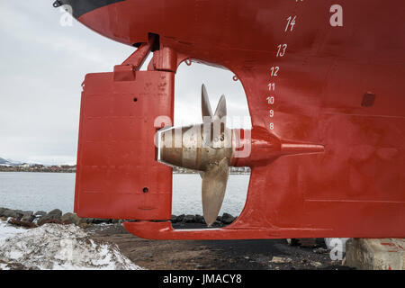 Die ehemaligen Küsten Express Kreuzfahrtschiff MS Finnmarken, größte Museum Artefakt der Welt, wird an der Hurtigruten Museum, Stokmarknes, Norwegen. Stockfoto