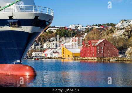 Der Bogen der Platform Supply ship" Insel Crusader', in Kristiansund angedockt, Østfold County, Norwegen Stockfoto