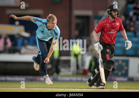 Leeds, UK. 26. Juli 2017. David Willey (Yorkshire Wikinger) Schalen während der Natwest T20 Blast Spiel zwischen Yorkshire Wikinger V Durham Jets auf Mittwoch, 26. Juli 2017. Foto von Mark P Doherty. Bildnachweis: Gefangen-Light-Fotografie Limited/Alamy Live-Nachrichten Stockfoto