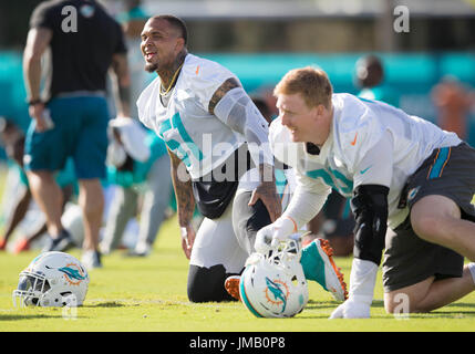 Davie, Florida, USA. 27. Juli 2017. Miami Dolphins center Mike Pouncey (51) am Baptist Gesundheitseinrichtung Ausbildung an der Nova Southeastern University in Davie, Florida am 27. Juli 2017. Bildnachweis: Allen Eyestone/The Palm Beach Post/ZUMA Draht/Alamy Live-Nachrichten Stockfoto