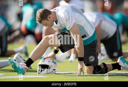 Davie, Florida, USA. 27. Juli 2017. Miami Dolphins quarterback Ryan Tannehill (17) am Baptist Gesundheitseinrichtung Ausbildung an der Nova Southeastern University in Davie, Florida am 27. Juli 2017. Bildnachweis: Allen Eyestone/The Palm Beach Post/ZUMA Draht/Alamy Live-Nachrichten Stockfoto