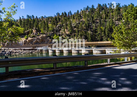 Der von John S Eastwood entworfene Damm am Big Bear Lake California Stockfoto