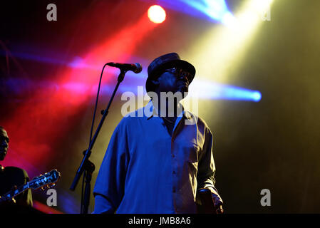 BARCELONA - 4 JUN: Orchestra Baobab (Afro-Cuban-Karibik-Fusion-Band) führen im Konzert beim Festival Primavera Sound 2016 am 4. Juni 2016 in Barcelon Stockfoto