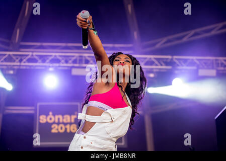 BARCELONA - 16 JUN: Lady Leshurr (Rapper, Sänger und Produzent) führt im Konzert beim Sonar Festival am 16. Juni 2016 in Barcelona, Spanien. Stockfoto