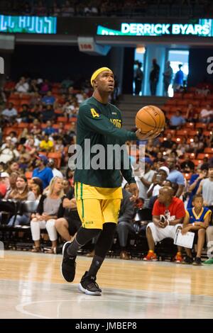 Derrick Byars #4 Ball Hogs hält Basketball von freien Throwlinie schuss Praxis vor dem Spiel Nr. 1 gegen die Big 3 Woche 5 3-auf-3-Turnier UIC-Pavillon Juli 23,2017 Chicago, Illinois. Stockfoto