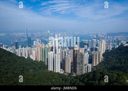 HONG KONG - 11. Januar 2015: Hong Kong Skyline. Blick vom Victoria Peak. Stockfoto